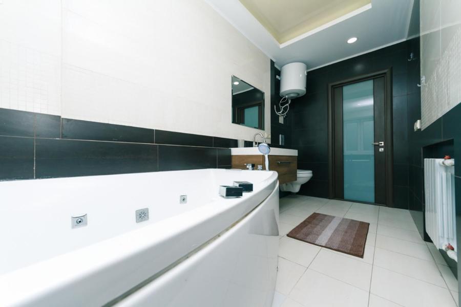 Hotrent Pechersk Lesy 20/22 كييف المظهر الخارجي الصورة